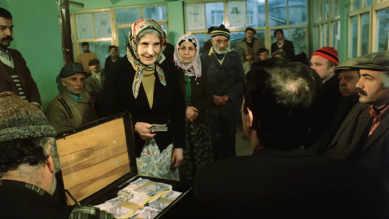 кадр из фильма Üç Kağıtçı