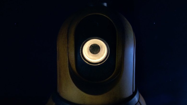 кадр из фильма Люби меня