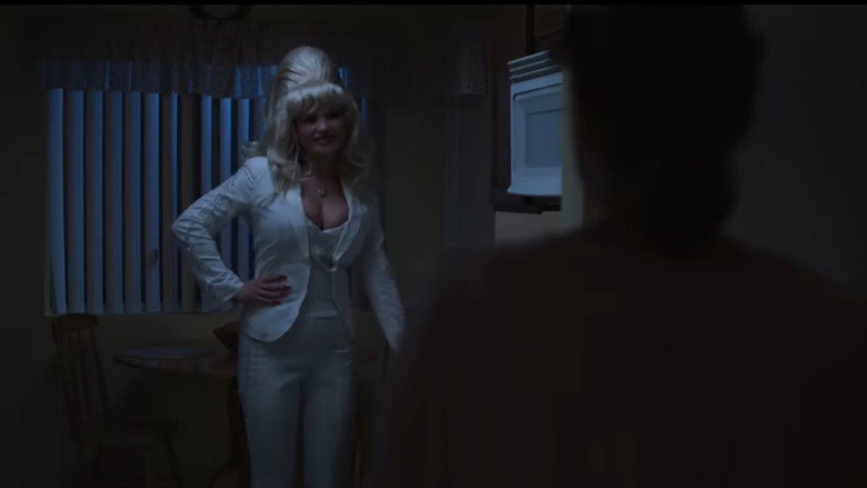 кадр из фильма The Haunting of Dolly Parton