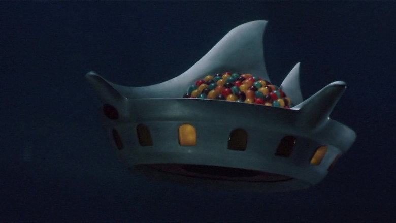 кадр из фильма Гамера против Зигры