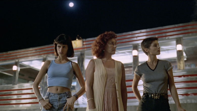 кадр из фильма Ведьмы