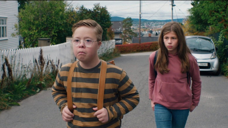 кадр из фильма Забавный Ларс