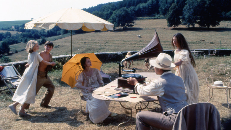 кадр из фильма Прекрасное лето 1914 года