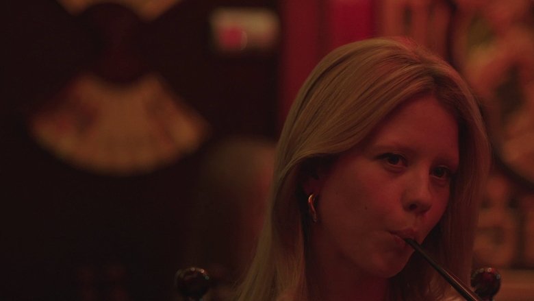 кадр из фильма Бескрайний бассейн