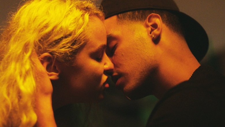 кадр из фильма Белая девушка