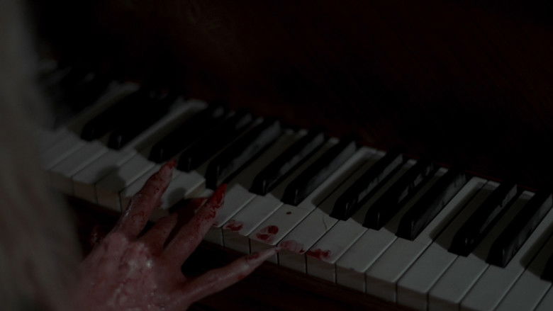 кадр из фильма Живая мертвая девушка