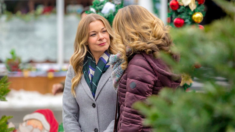 кадр из фильма It's Christmas, Eve