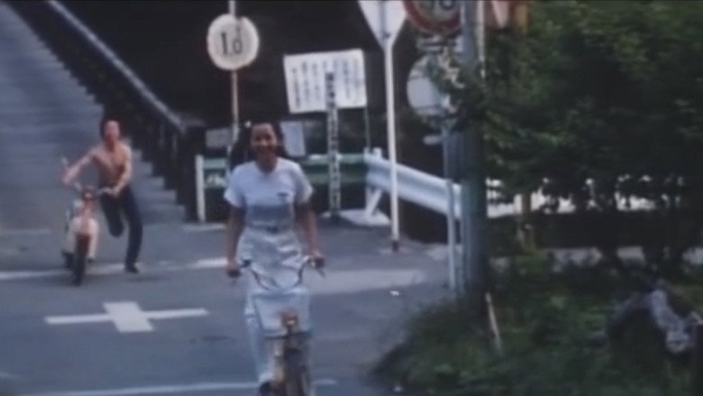 кадр из фильма 女高生 夏ひらく唇