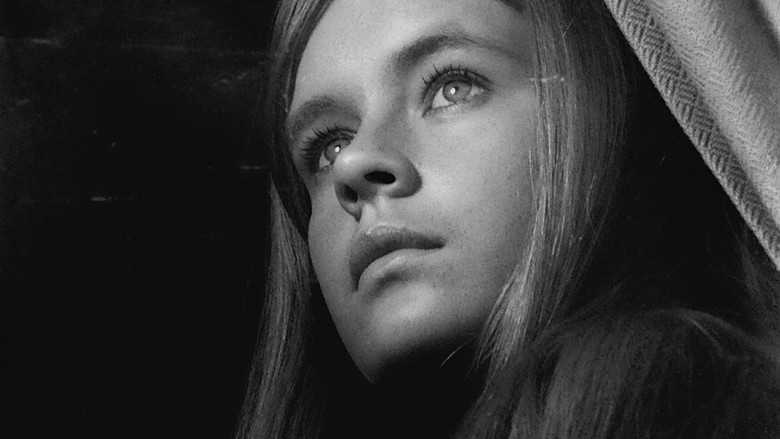 кадр из фильма Девушки под солнцем