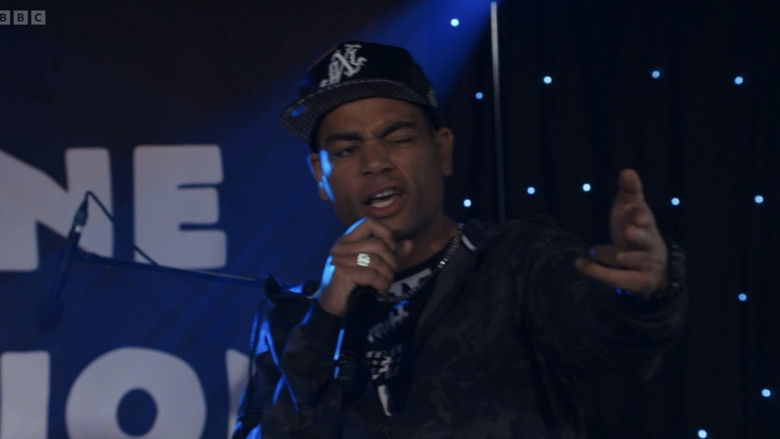 кадр из фильма David Brent: Life on the Road