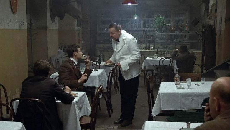 кадр из фильма Отель «Пацифик»