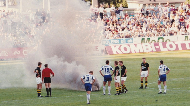 кадр из фильма Fotbollsbomben - det osannolika attentatet