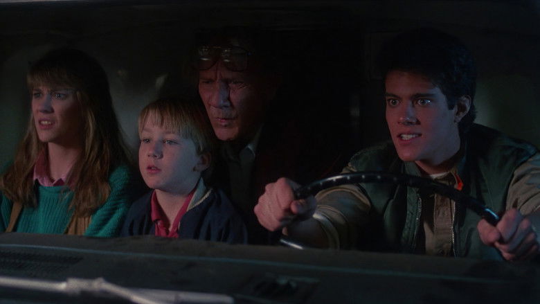 кадр из фильма Возвращение живых мертвецов 2