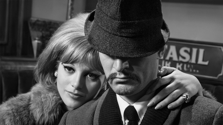 кадр из фильма Şepkemin Altındayım