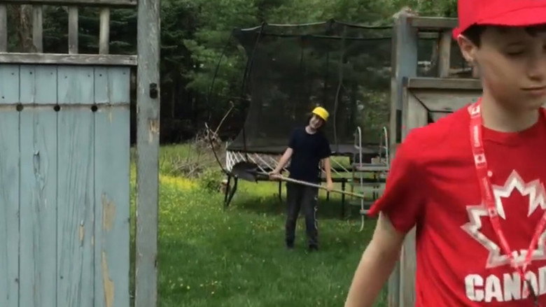 кадр из фильма the shoveling