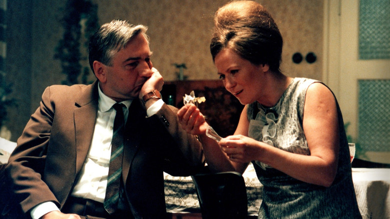 кадр из фильма Уютные норки