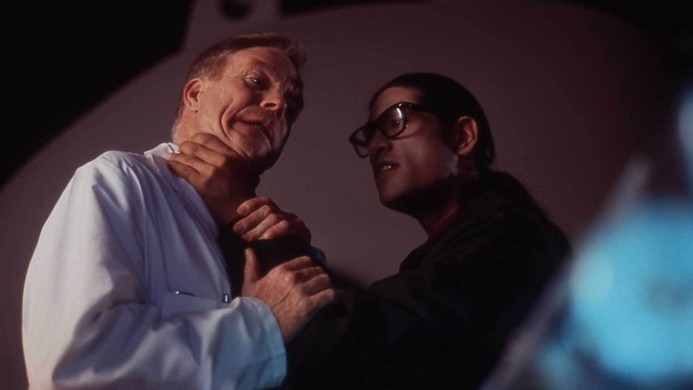 кадр из фильма Тайные пришельцы