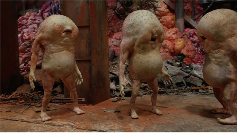 кадр из фильма JUNK WORLD