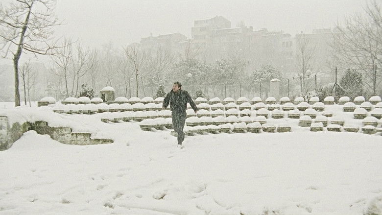 кадр из фильма Отчуждение