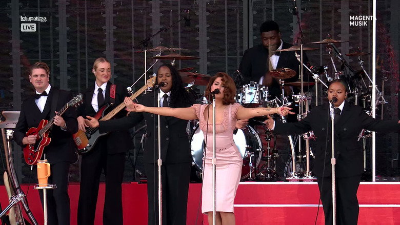 кадр из фильма RAYE: Live at Lollapalooza Berlin