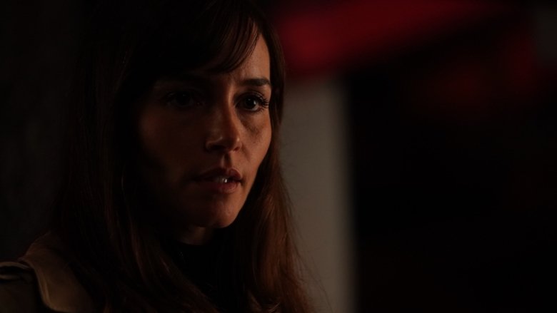 кадр из фильма Межсезонье