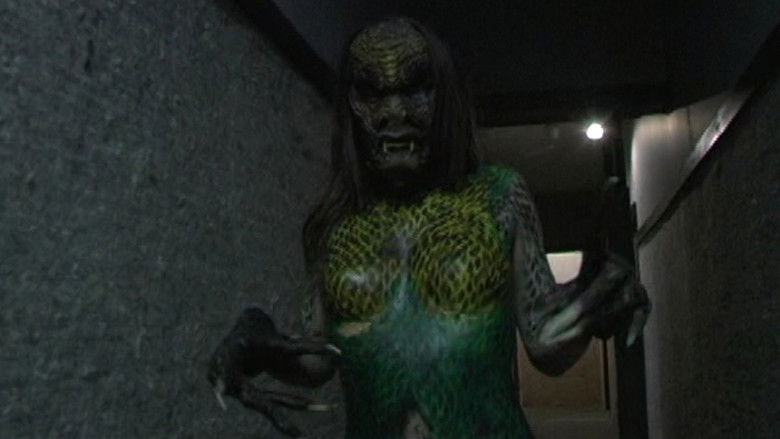 кадр из фильма Queen Cobra