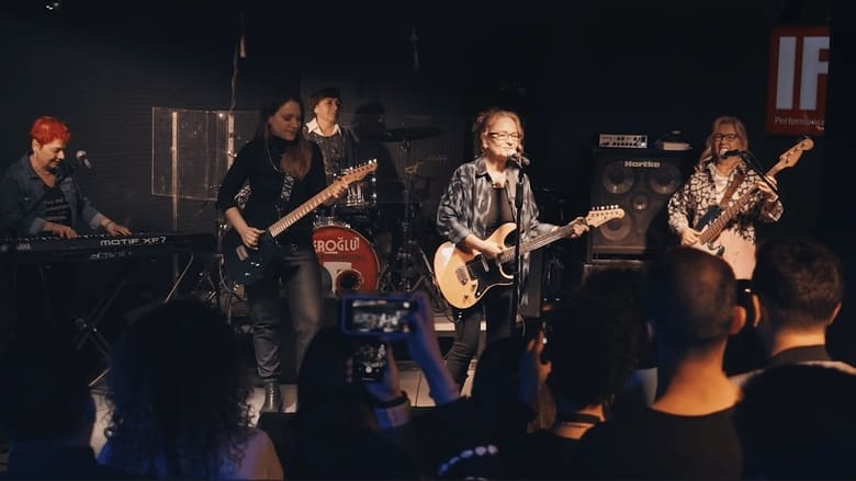 кадр из фильма Bir Orkestranın İzinde