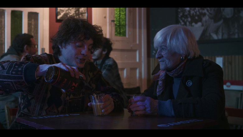 кадр из фильма A Sua Frente