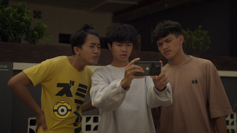 кадр из фильма Mengejar Untuk Mengalah