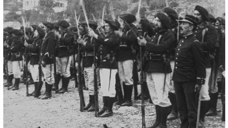 кадр из фильма 27ème chasseurs alpins : maniement d’armes