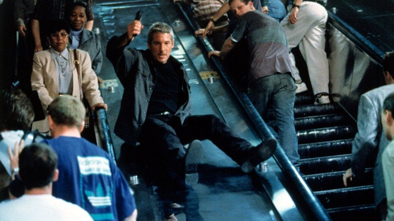 кадр из фильма Шакал