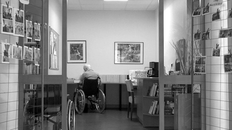 кадр из фильма Enquête sur un monde solitaire