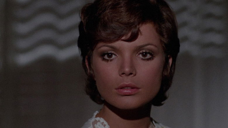 кадр из фильма Семь орхидей с кровавыми пятнами