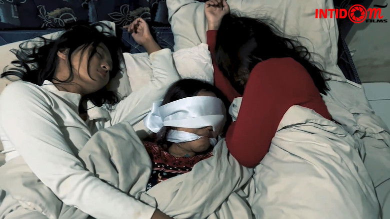 кадр из фильма Di Tengah Dua Saudari 3