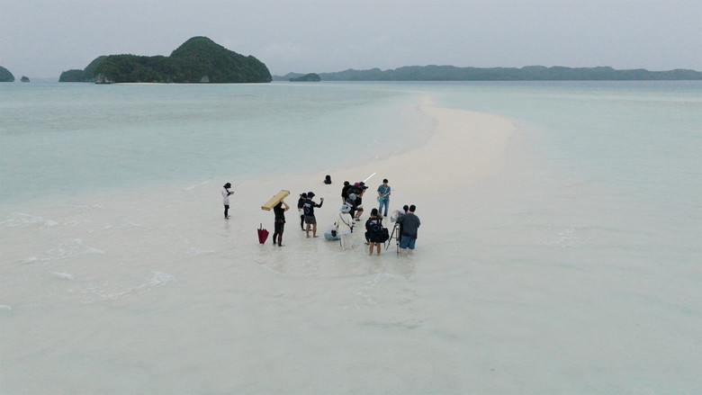 кадр из фильма 더 영 맨 앤드 더 딥 씨 (비투비 임현식)