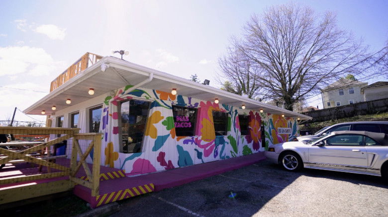 кадр из фильма Slice of Life: The American Dream. In Former Pizza Huts.