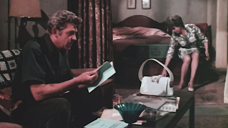 кадр из фильма The Strangers in 7A