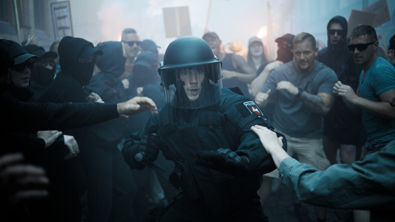 кадр из фильма Allein zwischen den Fronten