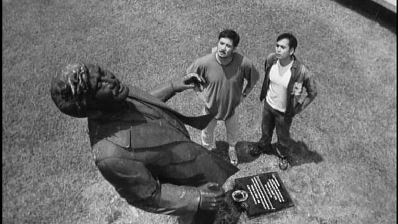 кадр из фильма Bayaning 3rd World