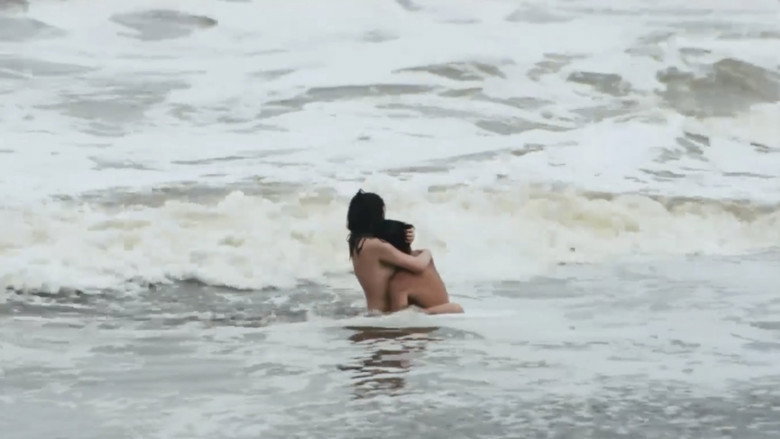 кадр из фильма Непристойная ныряльщица