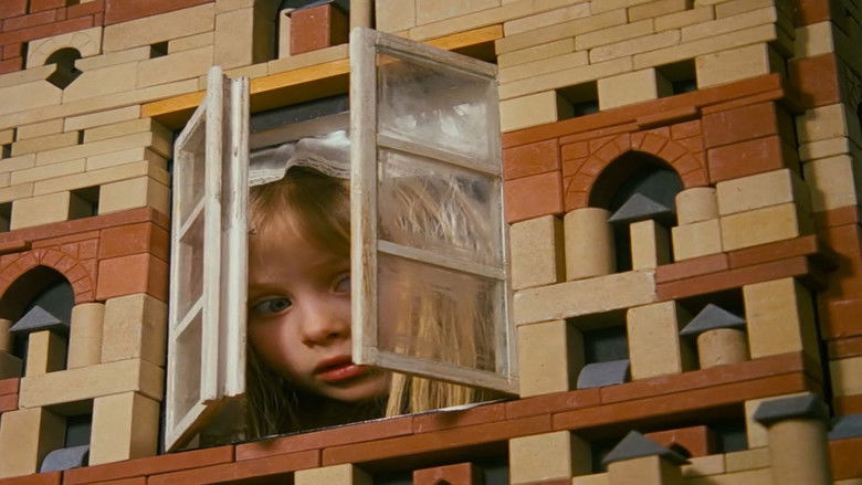 кадр из фильма Алиса