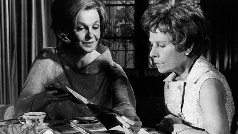 кадр из фильма Что случилось с тетушкой Элис?