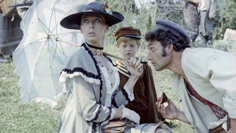 кадр из фильма Свой среди чужих, чужой среди своих