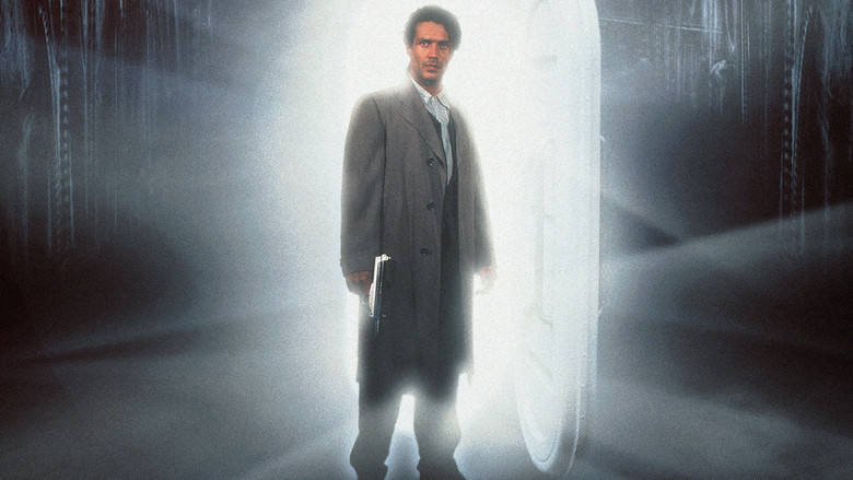 кадр из фильма The Outsider