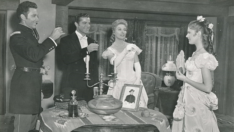 кадр из фильма Strange Lady in Town