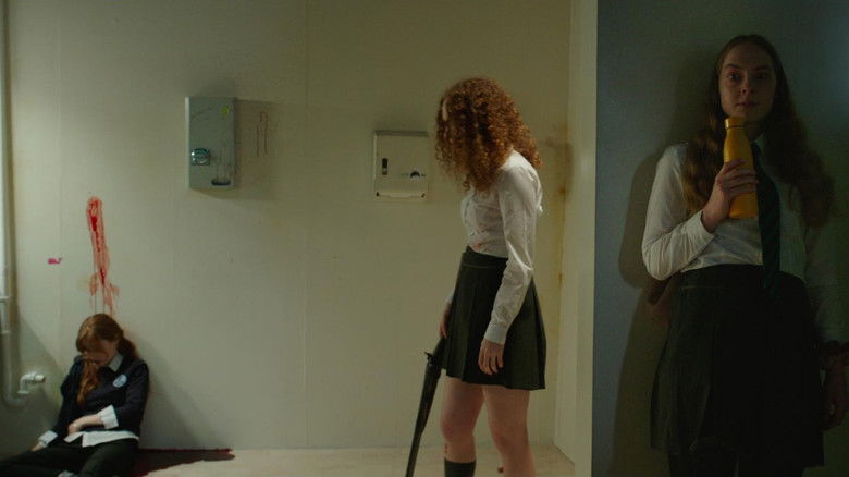 кадр из фильма TSUNAMI