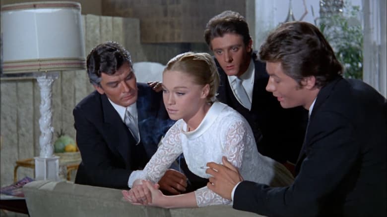 кадр из фильма Las 4 bodas de Marisol