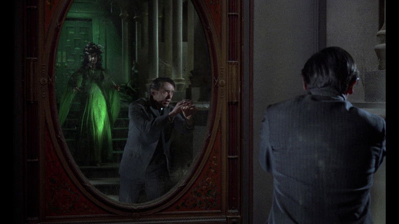 кадр из фильма Горгона