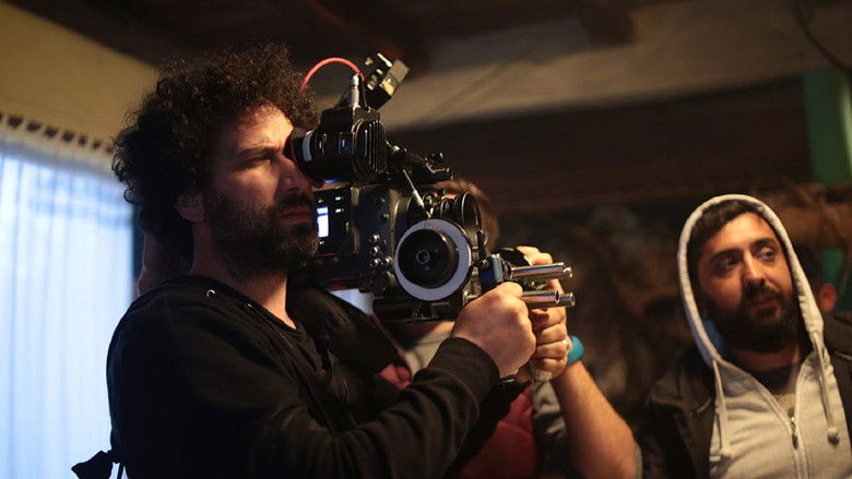 кадр из фильма Üç Harflilerin Musallat Olduğu Büyülü Konakta Ruh Çağıran Gençlerin Hazin Hikayesi