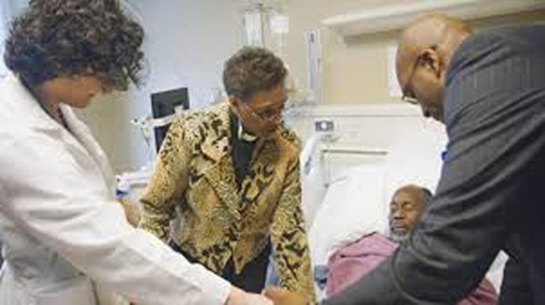 кадр из фильма The Chaplain & the Doctor